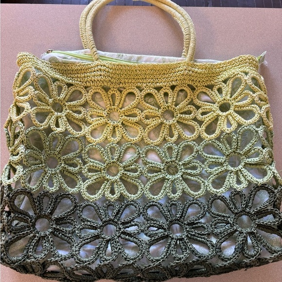 Sun and Sand Ombre Green Rattan Crochet Daisy Beachy Tote - Picture 1 of 8
